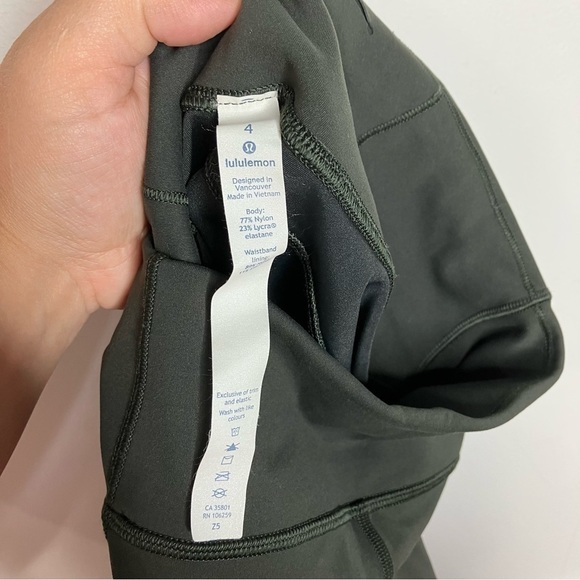 Lululemon crop leggings dark army green size 4 - Picture 6 of 7